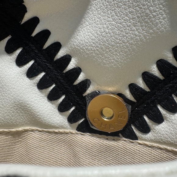 GWP CHANEL Makeup Shoulder/Handbag w/Mixed Media Chain~NIB - Picture 9 of 17